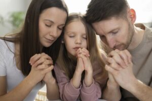 familia orando